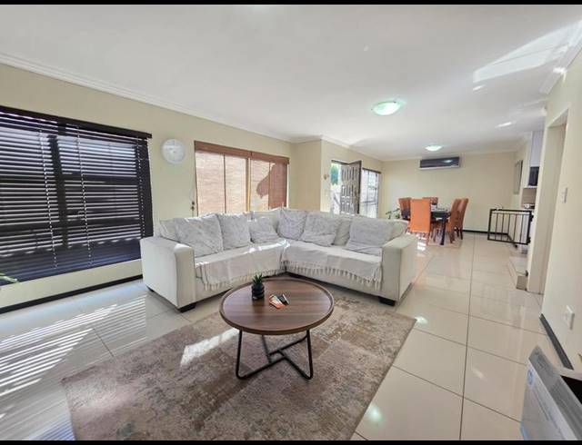 4 BEDROOM HOUSE FOR SALE IN BASSONIA ROCK